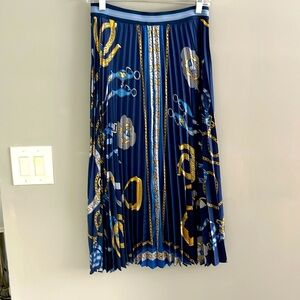 Classic J McLaughlin midi pleated skirt heraldic pattern size small